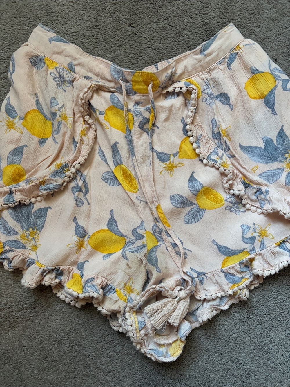 American eagle lemon shorts